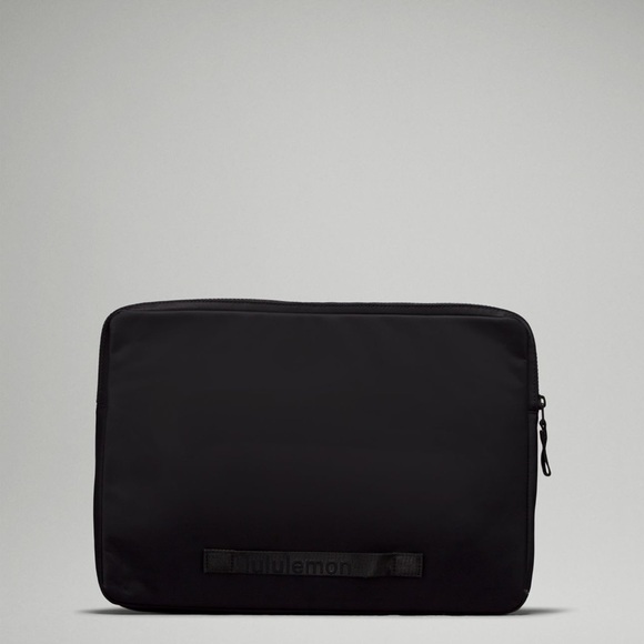 NWT Lululemon New Crew Laptop Sleeve Black
